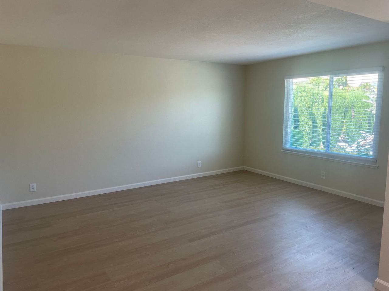 737 N White Rd - Photo 2 of 14
