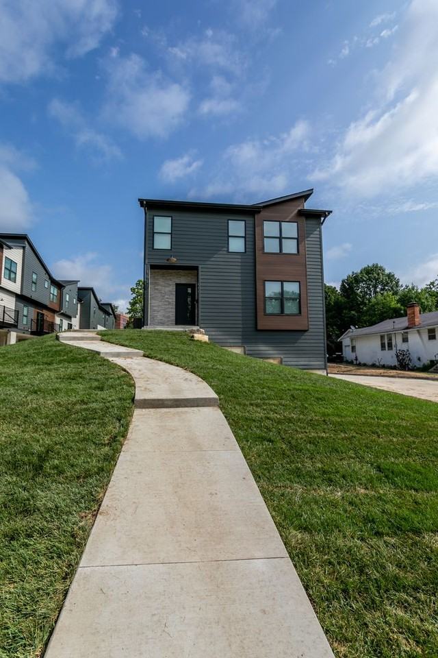 1611 University Townhomes - Photo 2 of 38