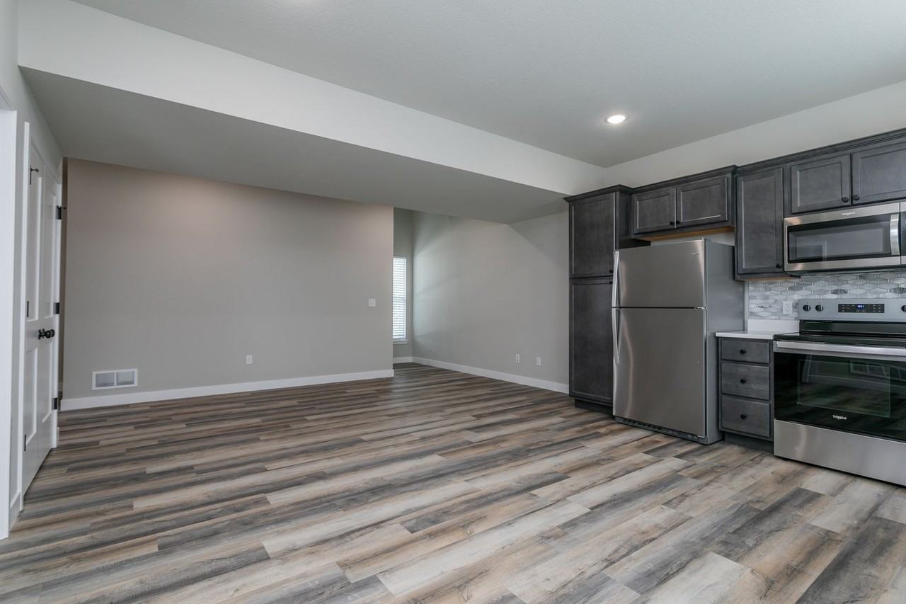 1611 University Townhomes - Photo 5 of 38