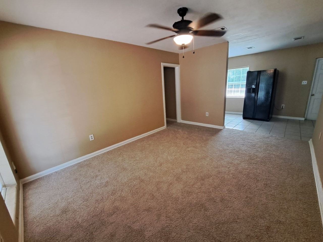 202 E Highland Dr - Photo 2 of 33