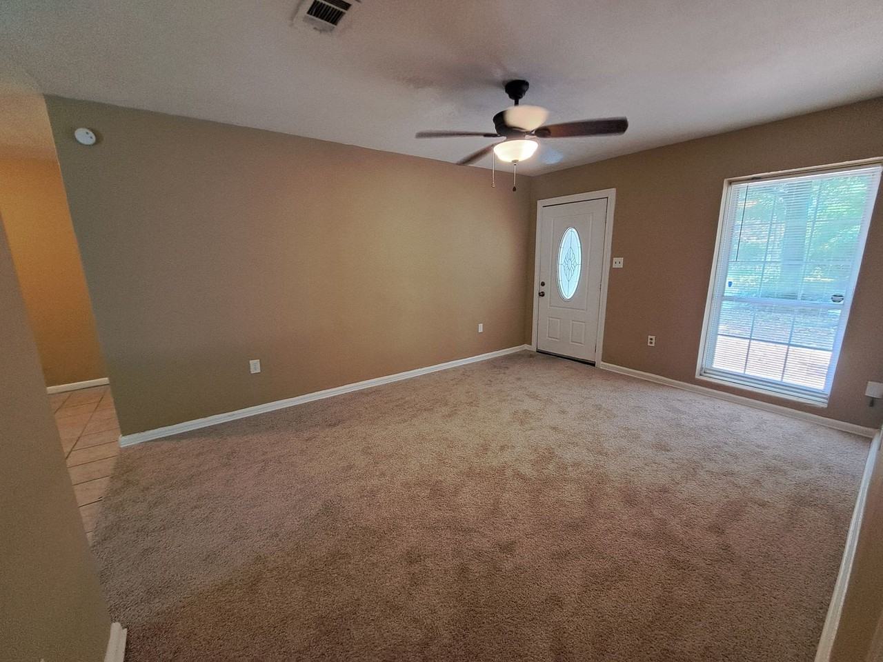 202 E Highland Dr - Photo 3 of 33