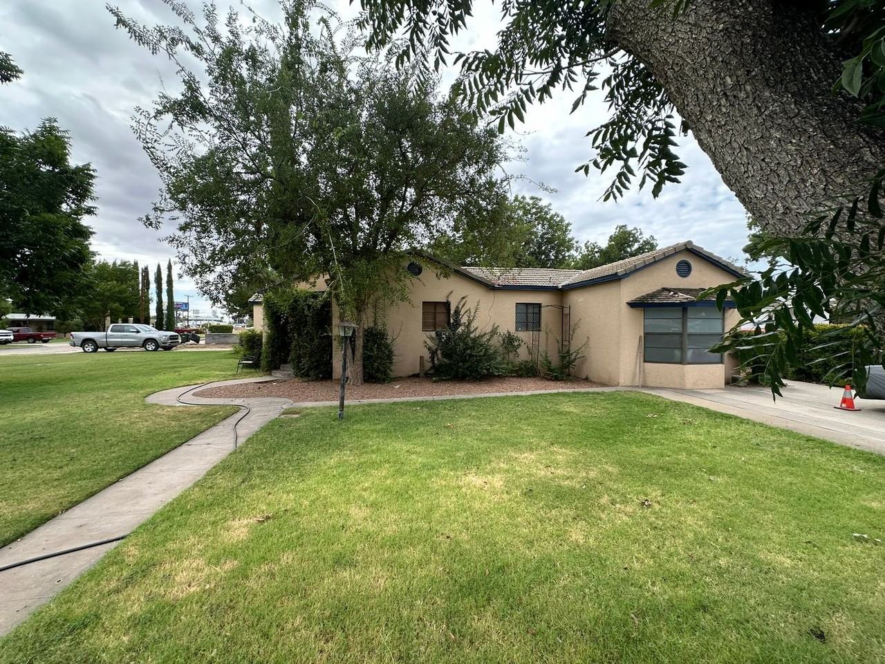 1112 Tracy Pl - Photo 2 of 21