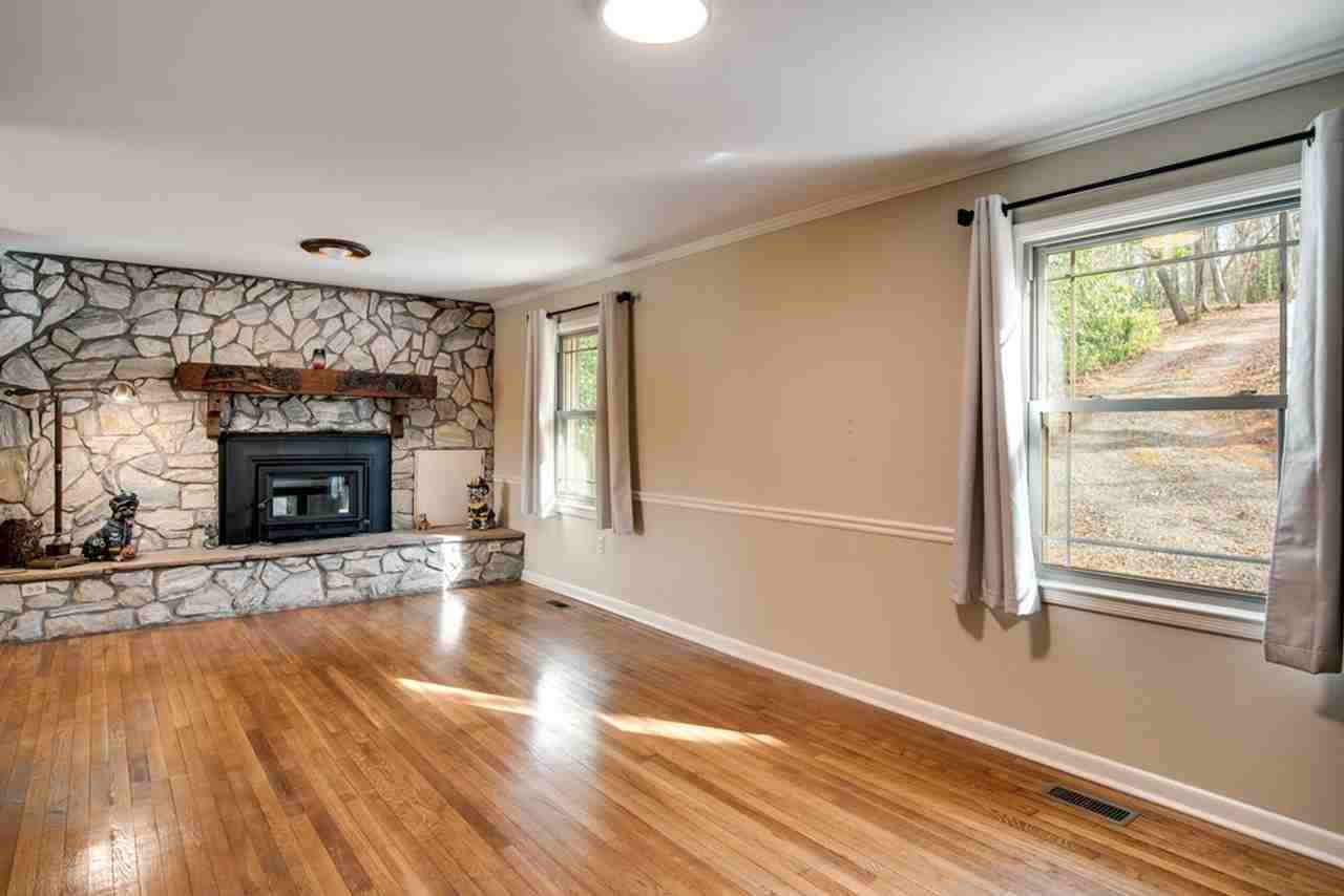 304 Canterbury Rd - Photo 5 of 7