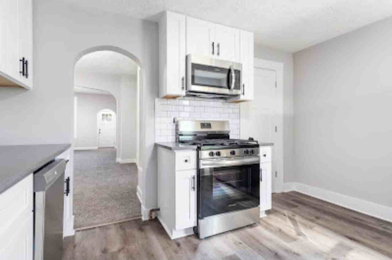 5411 N 24th St - Photo 6 of 17