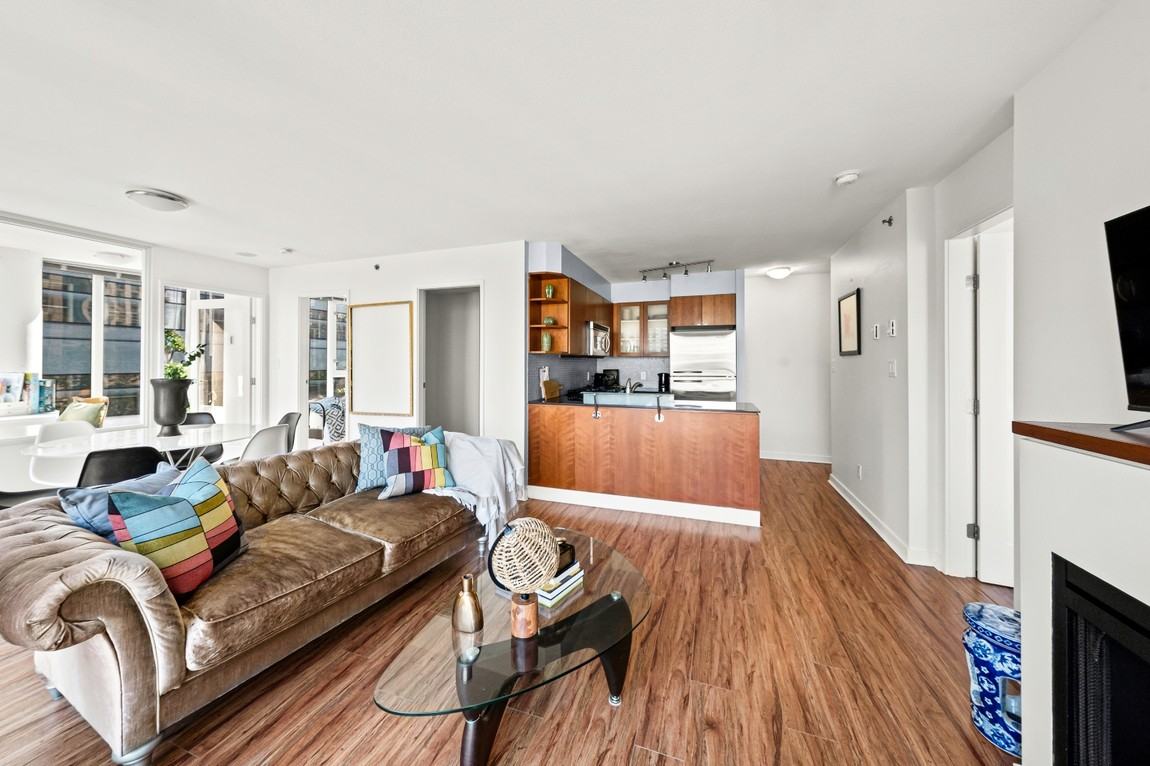 590 Robson Street - Photo 5 of 16