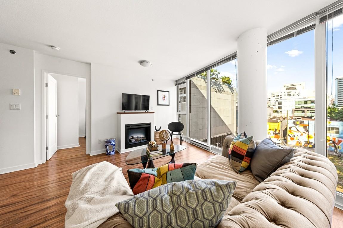 590 Robson Street - Photo 4 of 16