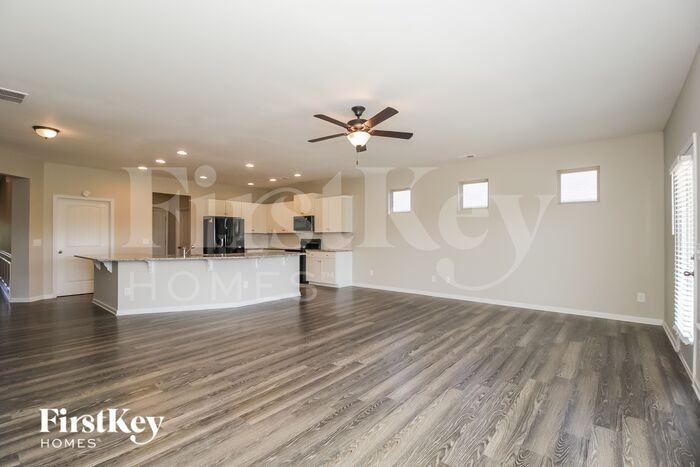 22 Keystone Ln - Photo 3 of 16