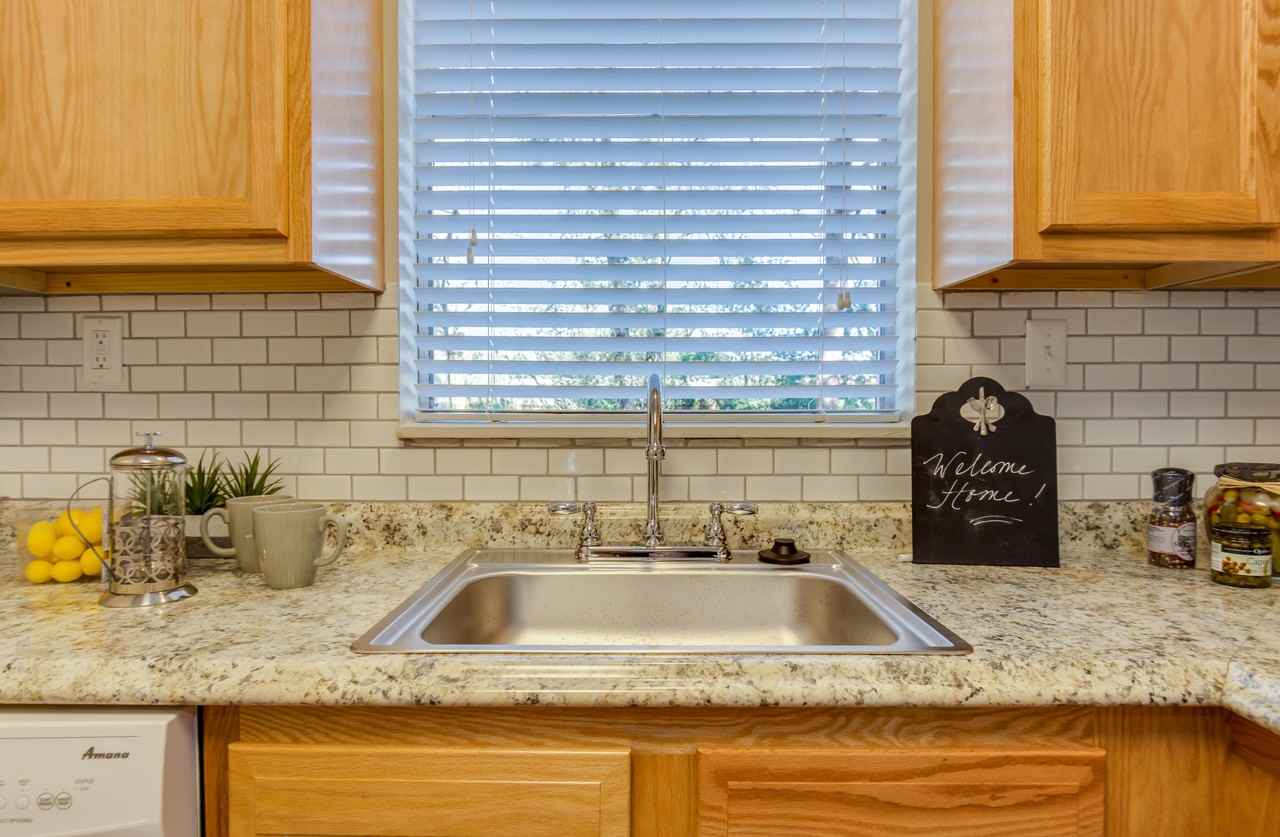 Canyon Square - Photo 4 of 32