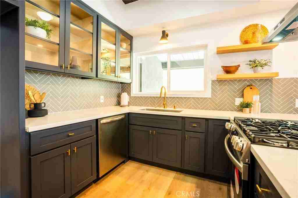 140 E 69th St #NA - Photo 3 of 20