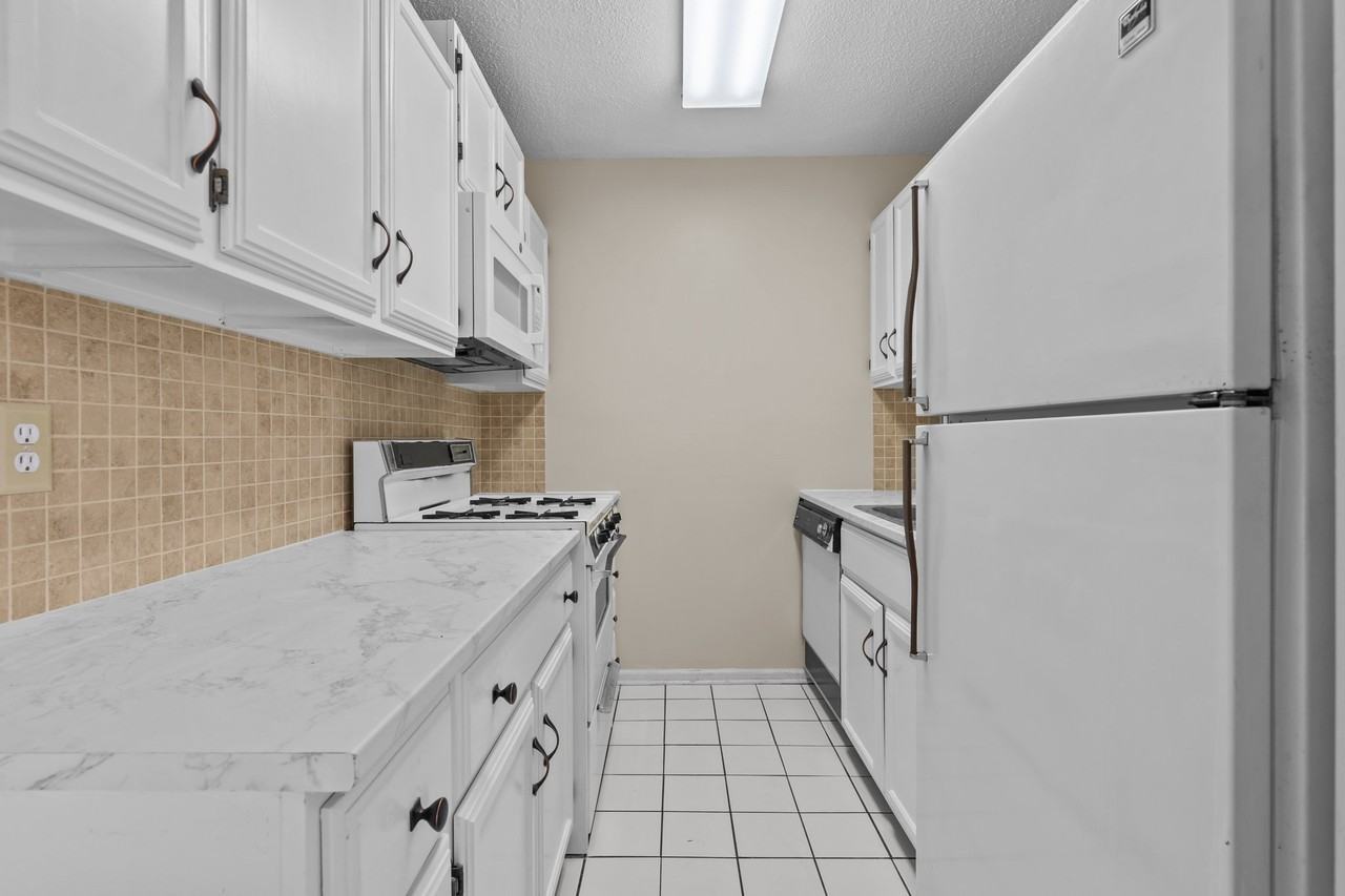 280 E Indiana Ave #O - Photo 5 of 9