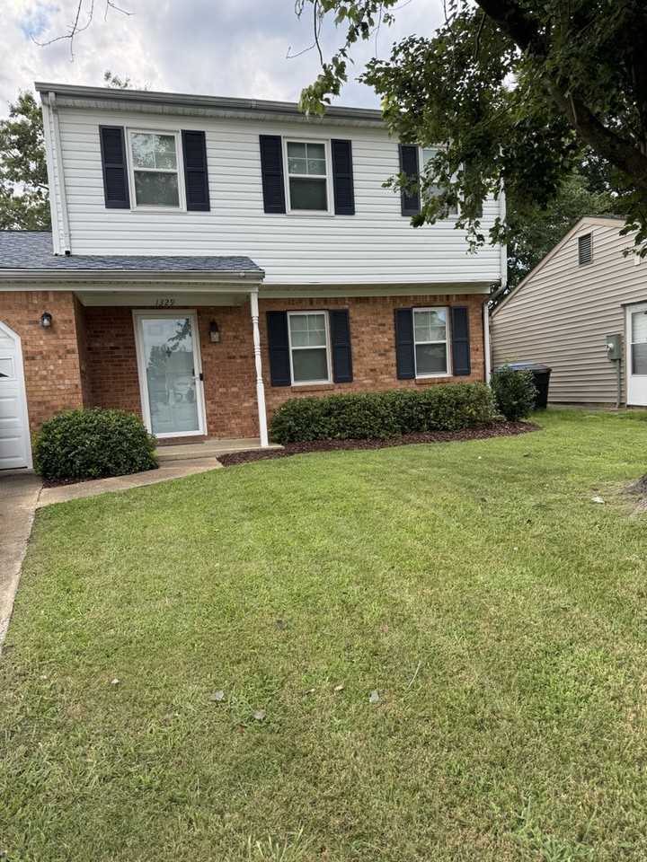 1329 Pierside Ct #NA - Photo 2 of 24