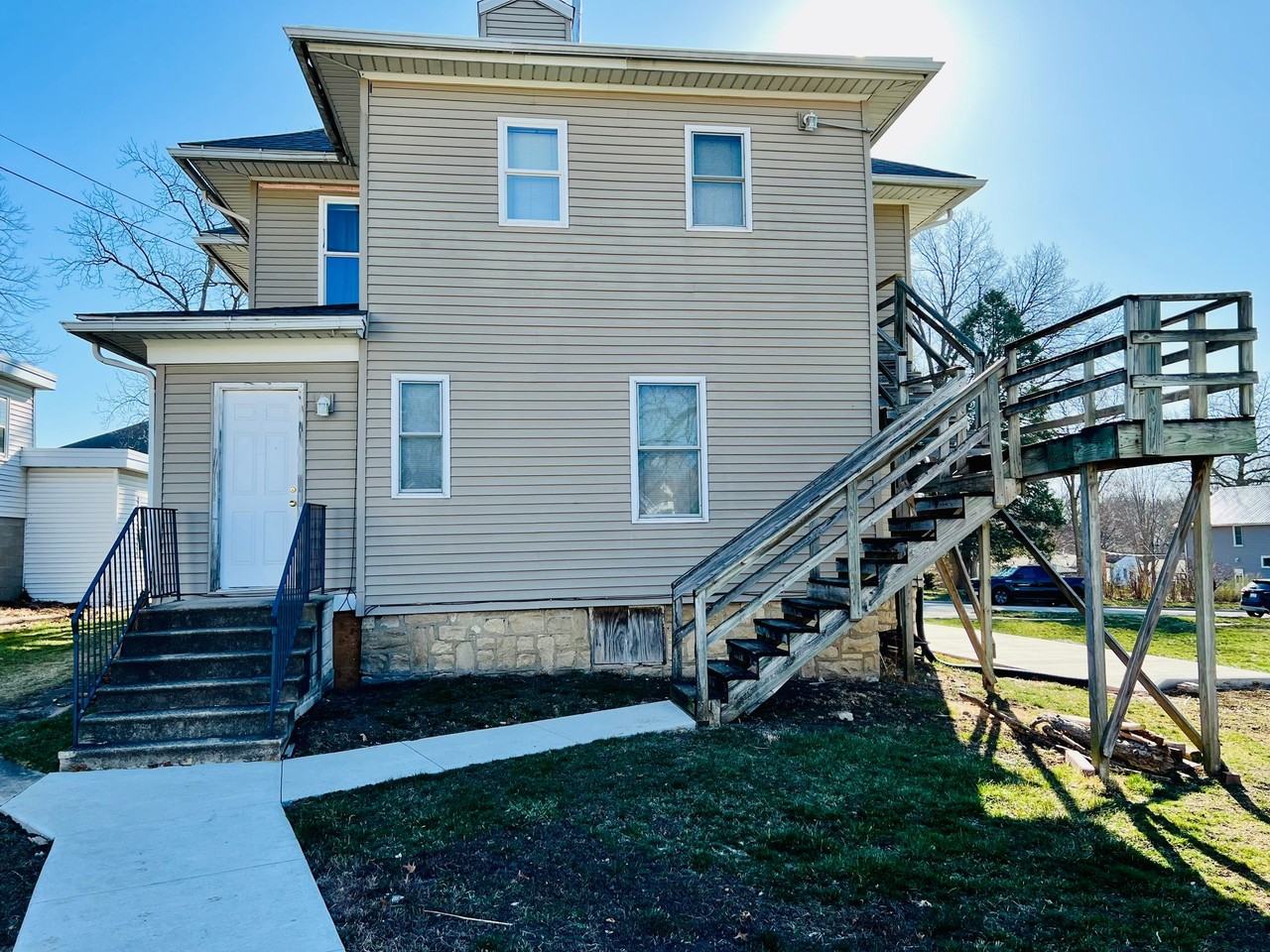 2409 Iowa St - Cedar Falls - Photo 6 of 9