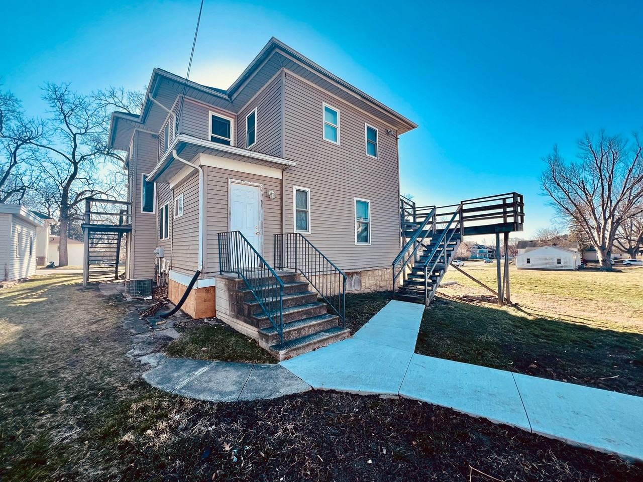 2409 Iowa St - Cedar Falls - Photo 7 of 9