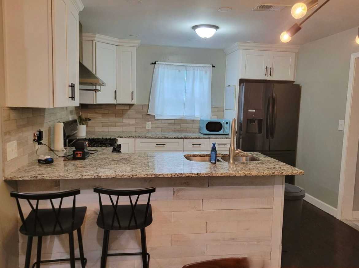 1372 Lockwood Dr Sw #NA - Photo 5 of 15