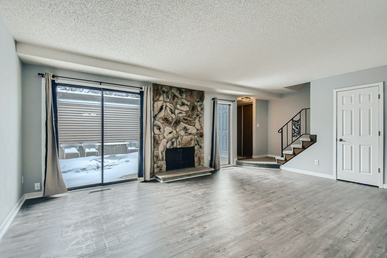 1127 Landmark Trl S - Photo 2 of 10