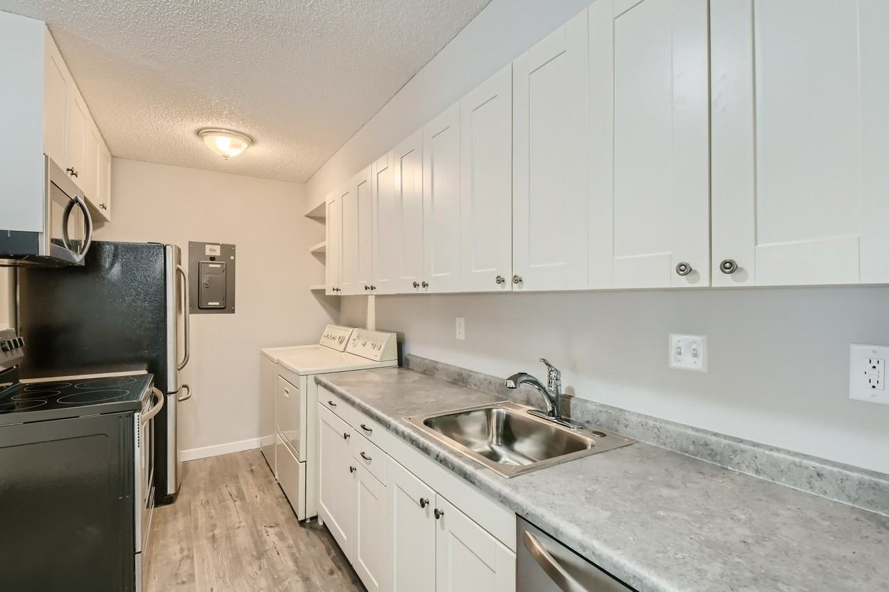 1127 Landmark Trl S - Photo 4 of 10