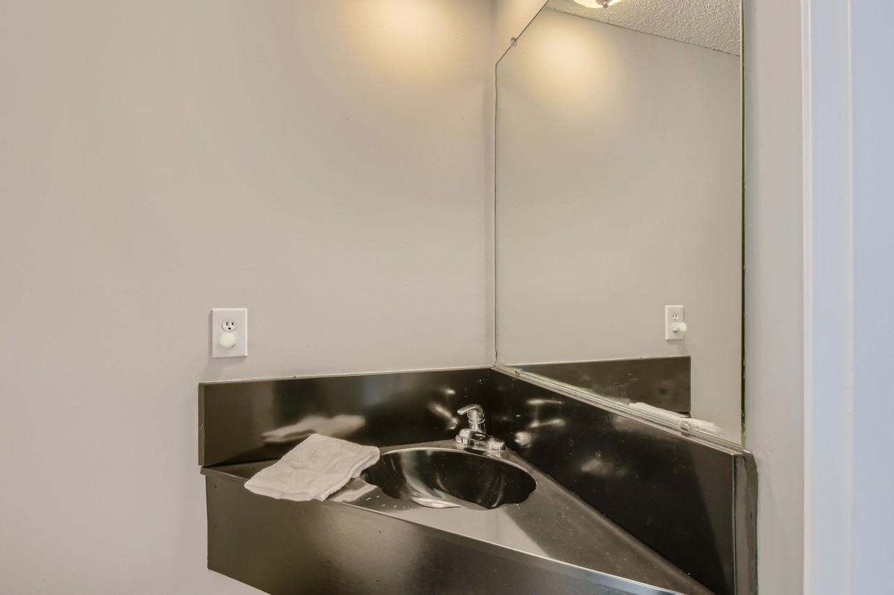 1127 Landmark Trl S - Photo 5 of 10