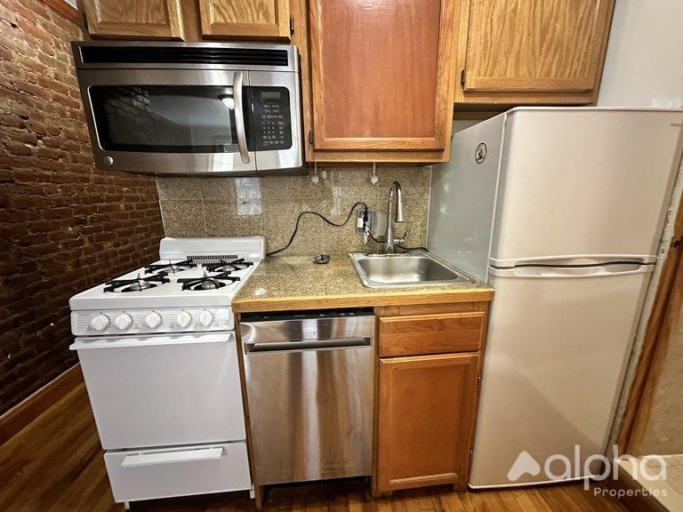 332 East 95th Street #10 - Photo 3 of 7