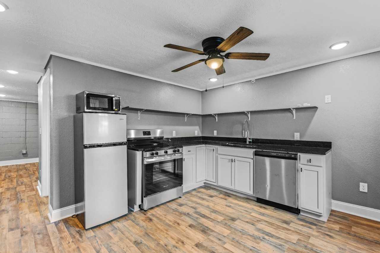 227 E Broadway street - Photo 2 of 9