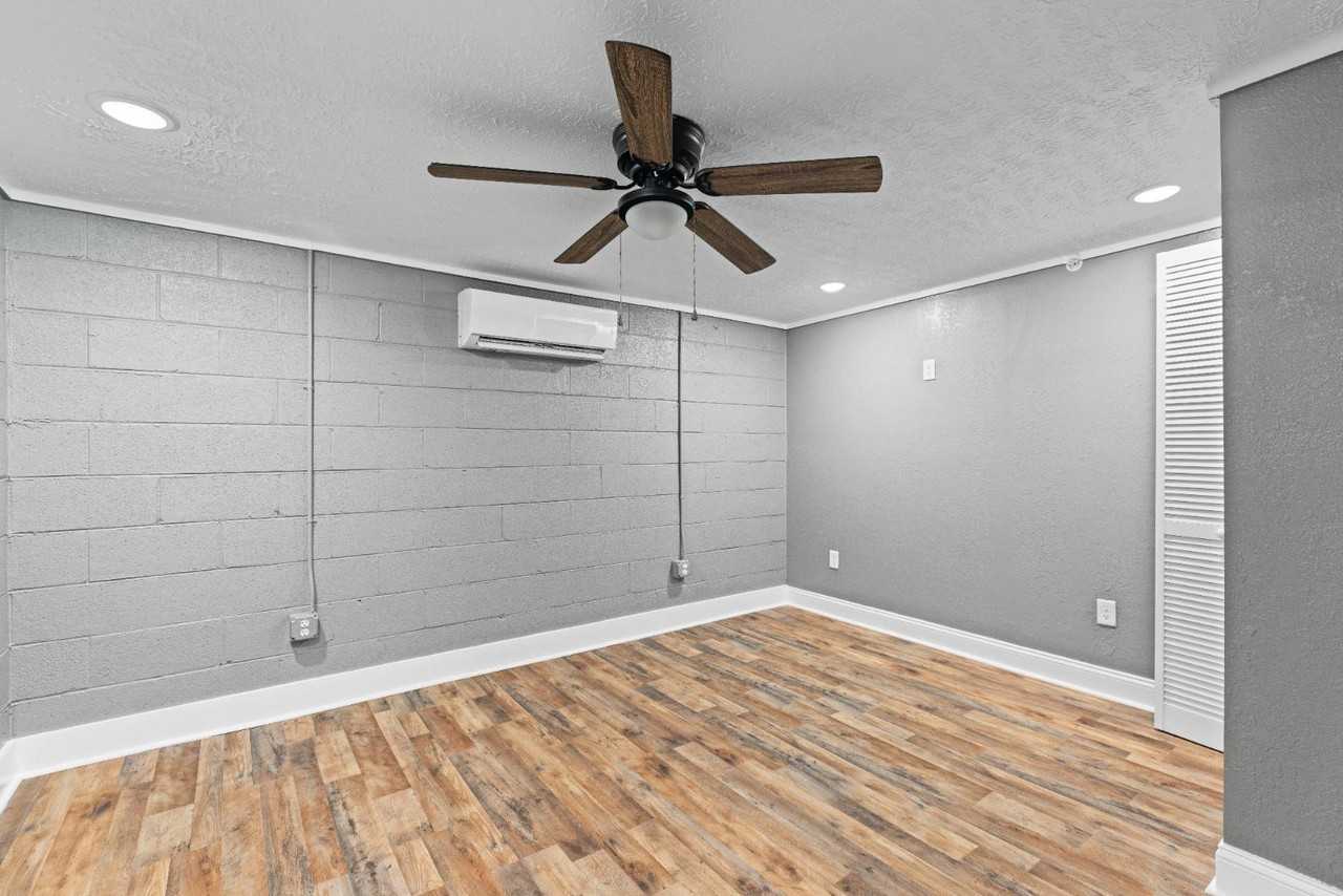 227 E Broadway street - Photo 4 of 9