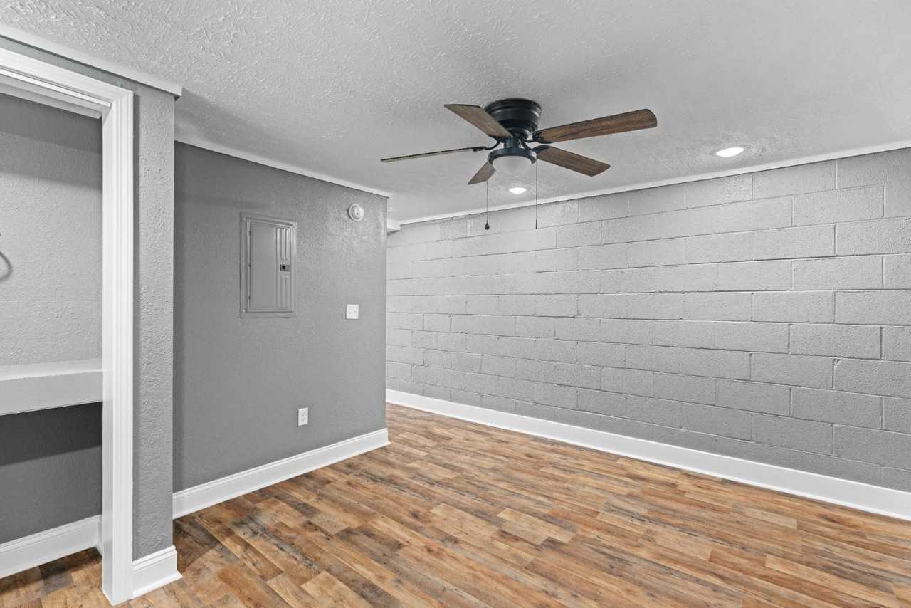 227 E Broadway street - Photo 5 of 9