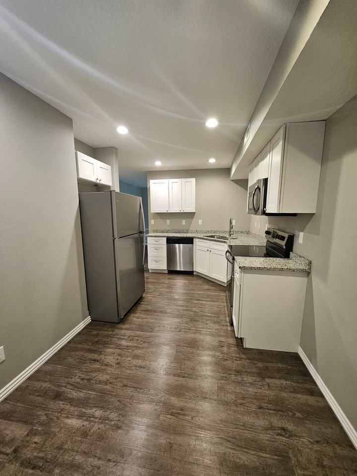 Brock Delaware Duplexes - Photo 3 of 13