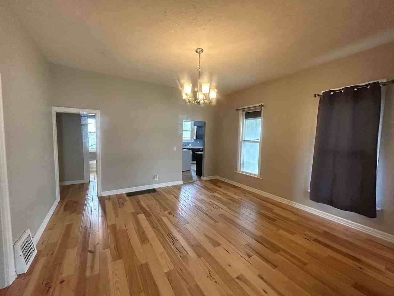 4904 Holdrege St - Photo 3 of 19