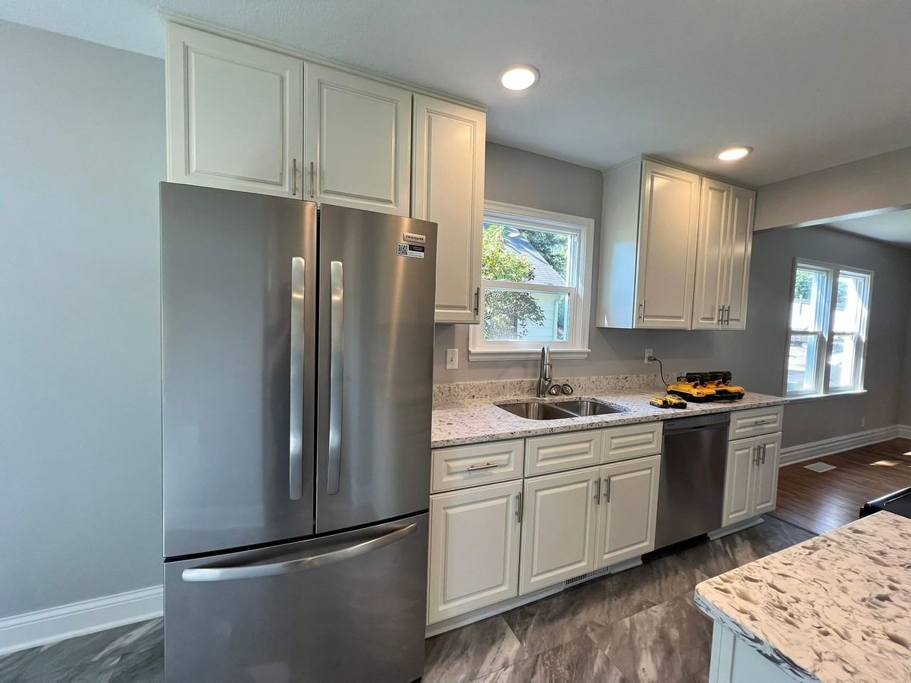 7431 Langly Ave S - Photo 4 of 16