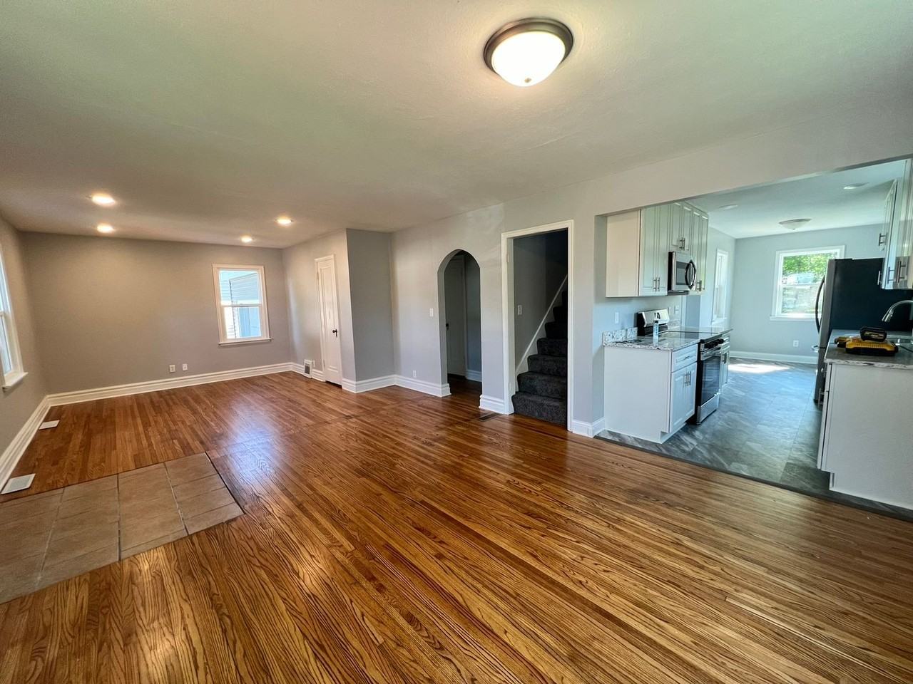 7431 Langly Ave S - Photo 3 of 16