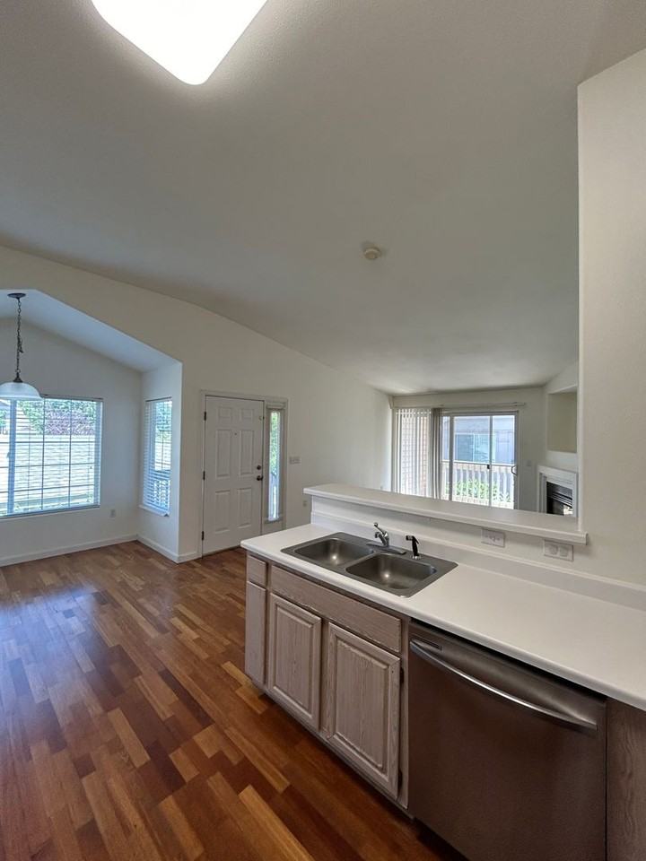 1176 Opal St - Photo 4 of 19