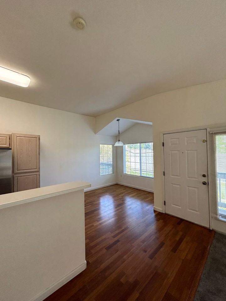 1176 Opal St - Photo 5 of 19