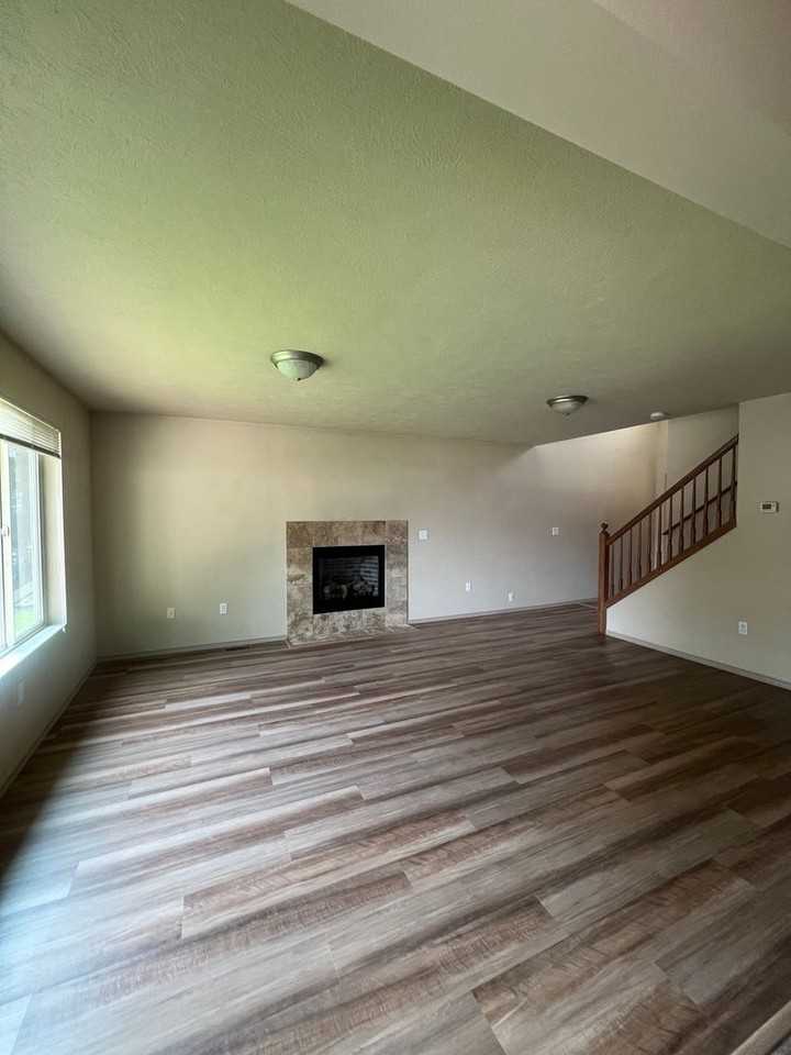 9306 N Mountain Ln - Photo 3 of 17