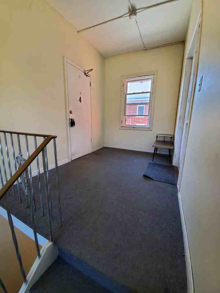 54 4-54 Peter St S #4 - Photo 2 of 11