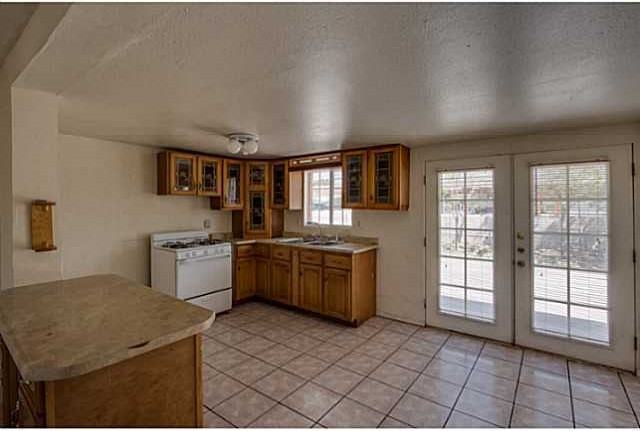 5729 Waldorf Dr - Photo 6 of 17