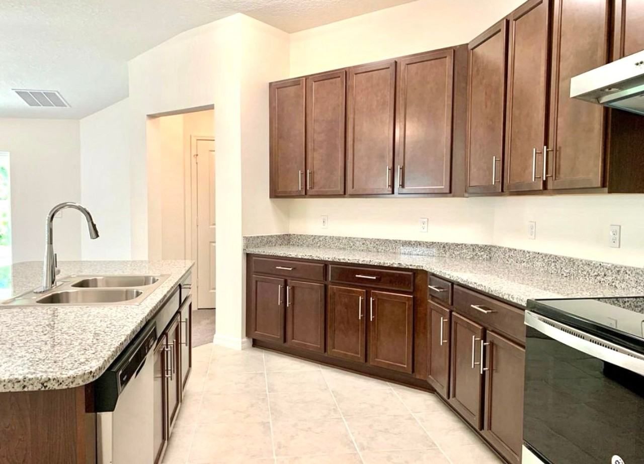 16655 Centipede St - Photo 5 of 19