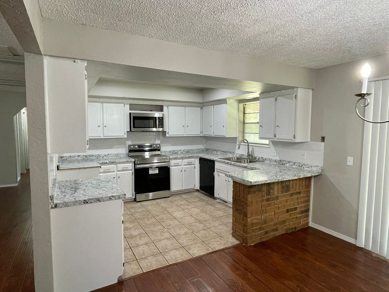 6712 Nw 18th Cir - Photo 4 of 10