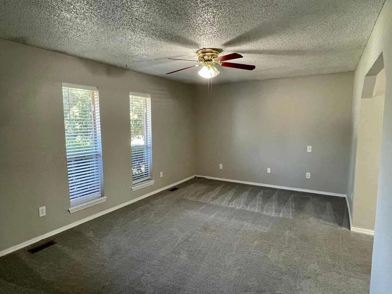 6712 Nw 18th Cir - Photo 5 of 10