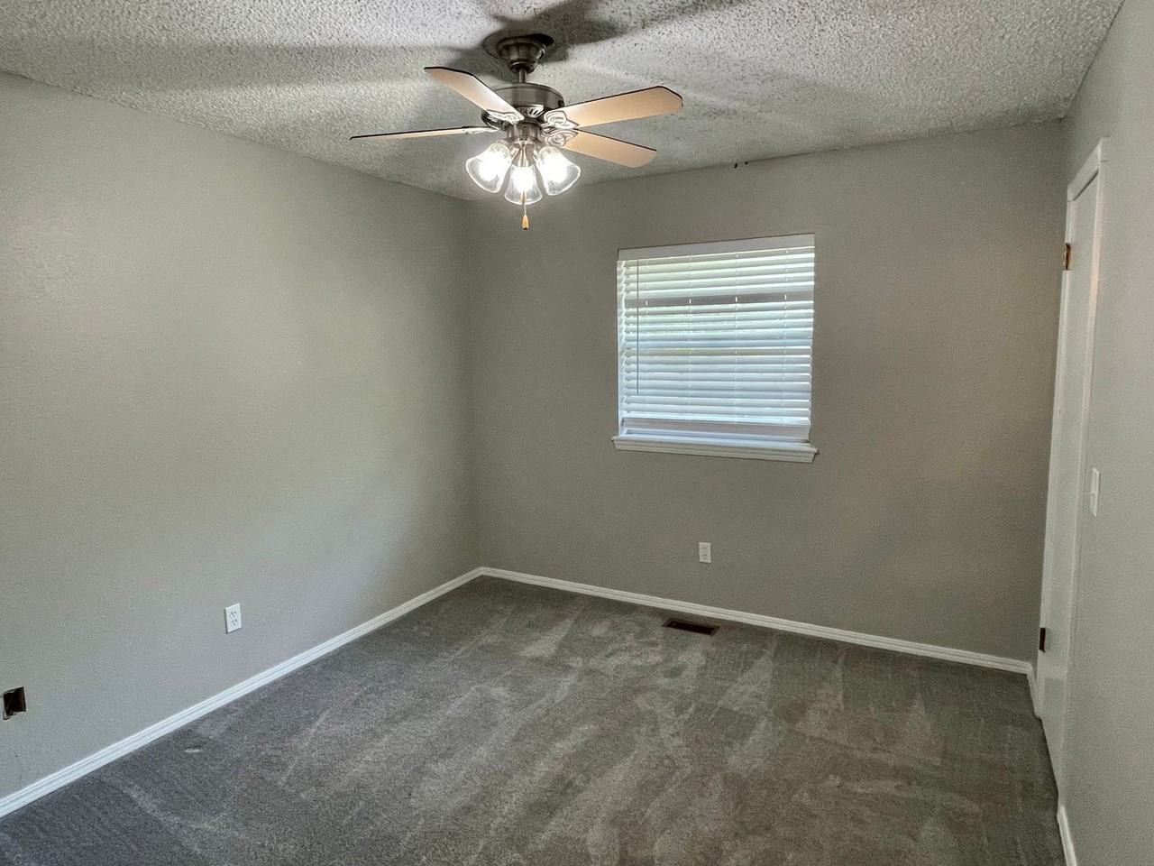 6712 Nw 18th Cir - Photo 7 of 10