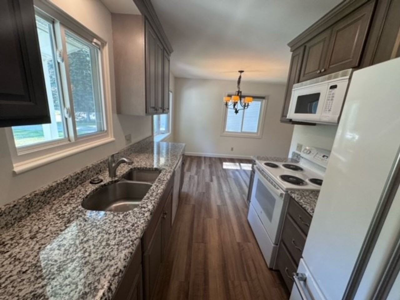 1610 Indian Woods Dr - Photo 3 of 22