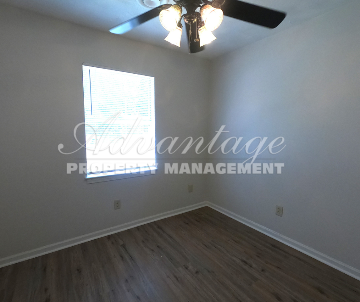 3290 Valley Stream Cv - Photo 3 of 9
