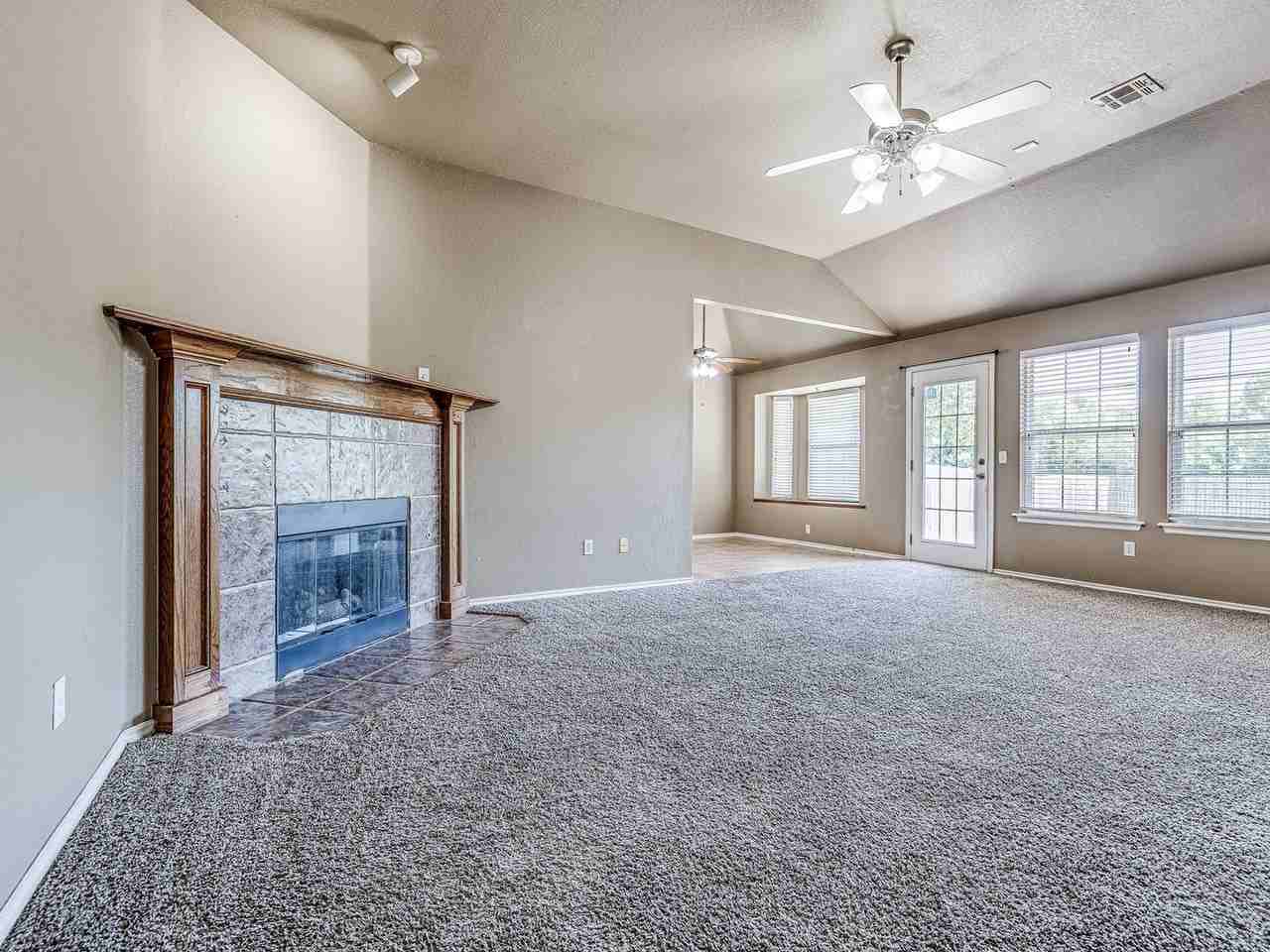 1104 Westridge Dr - Photo 4 of 26