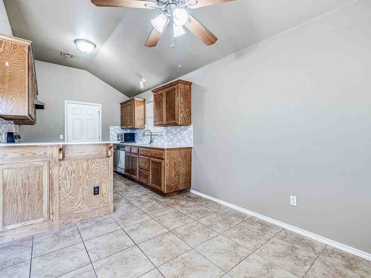1104 Westridge Dr - Photo 6 of 26