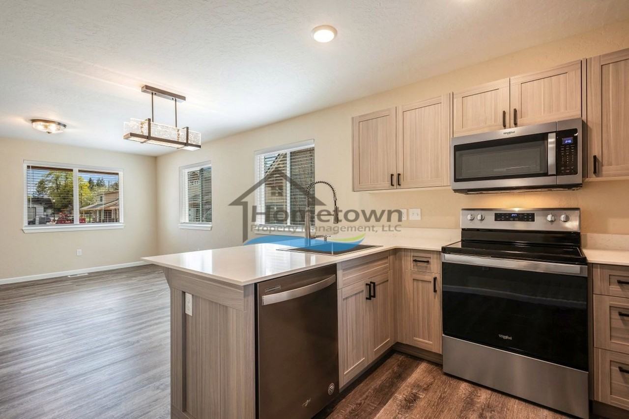 705 E Alaina Ave - Photo 3 of 29