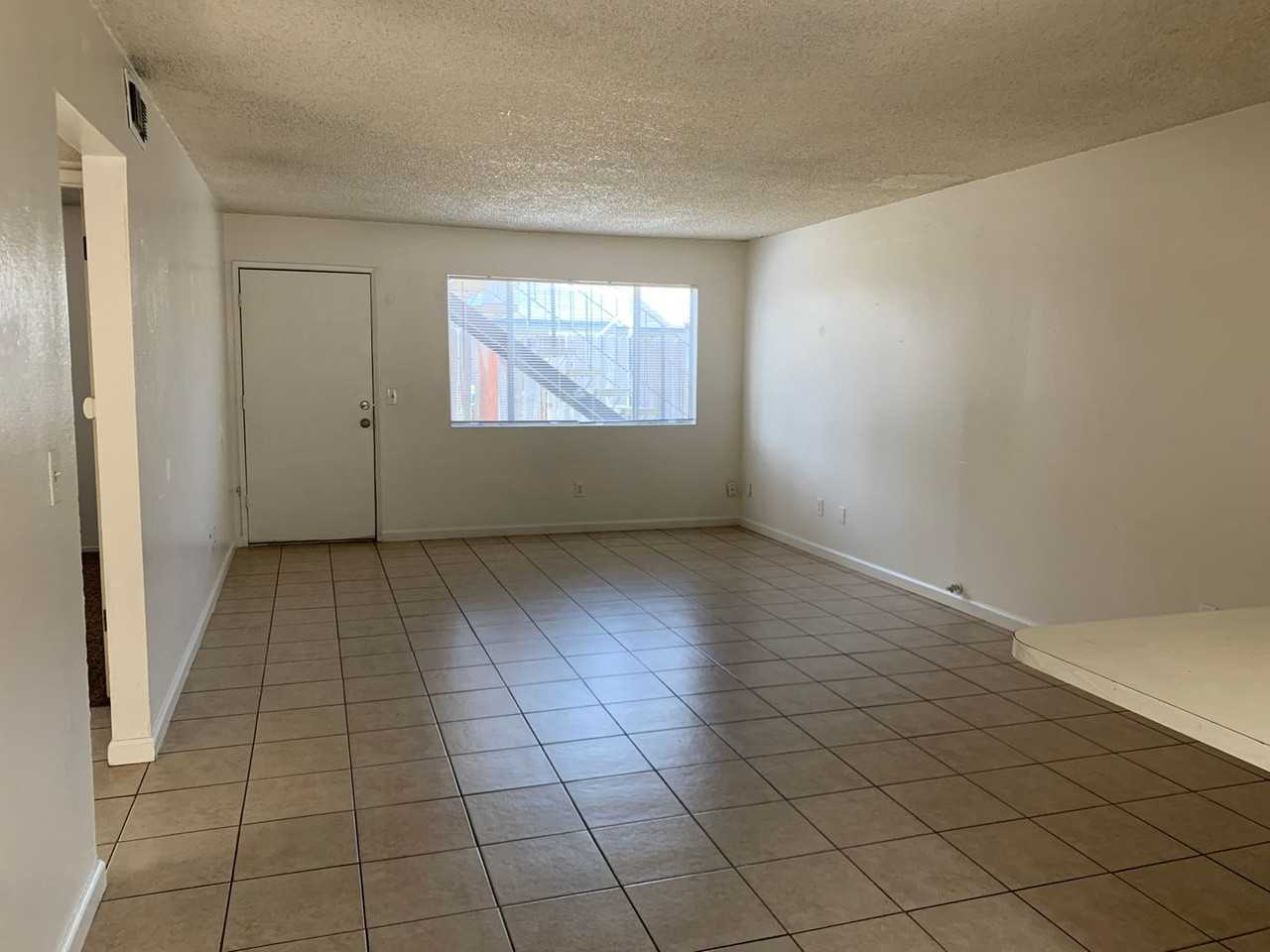 2677 - Photo 3 of 13