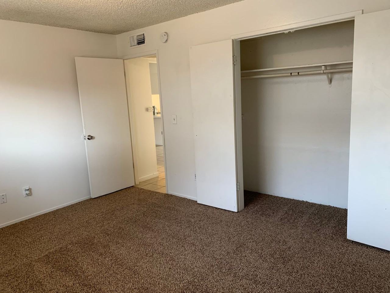 2677 - Photo 2 of 13