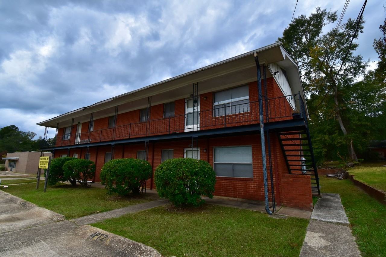 314 W College Ave - Photo 2 of 14