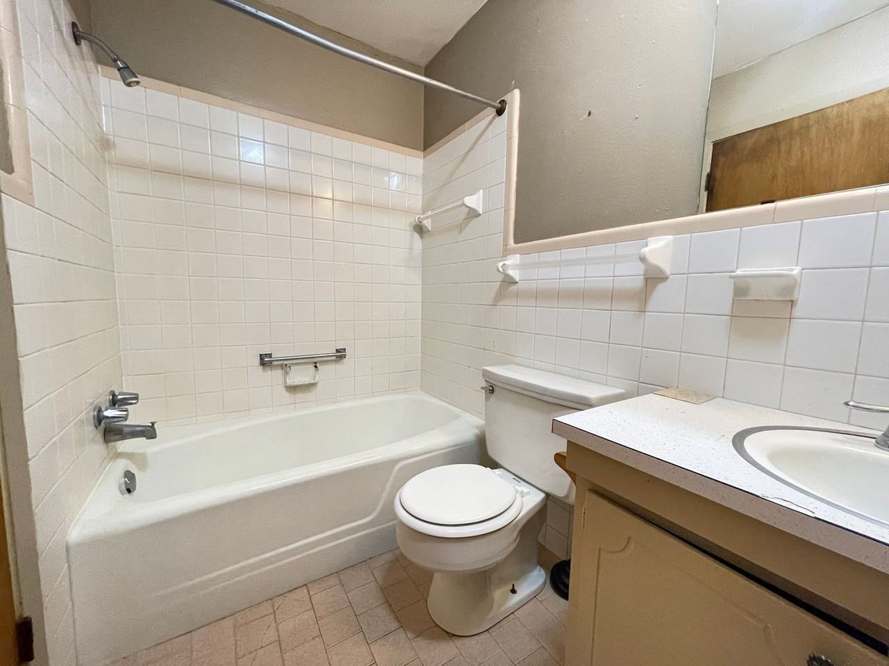 314 W College Ave - Photo 3 of 14