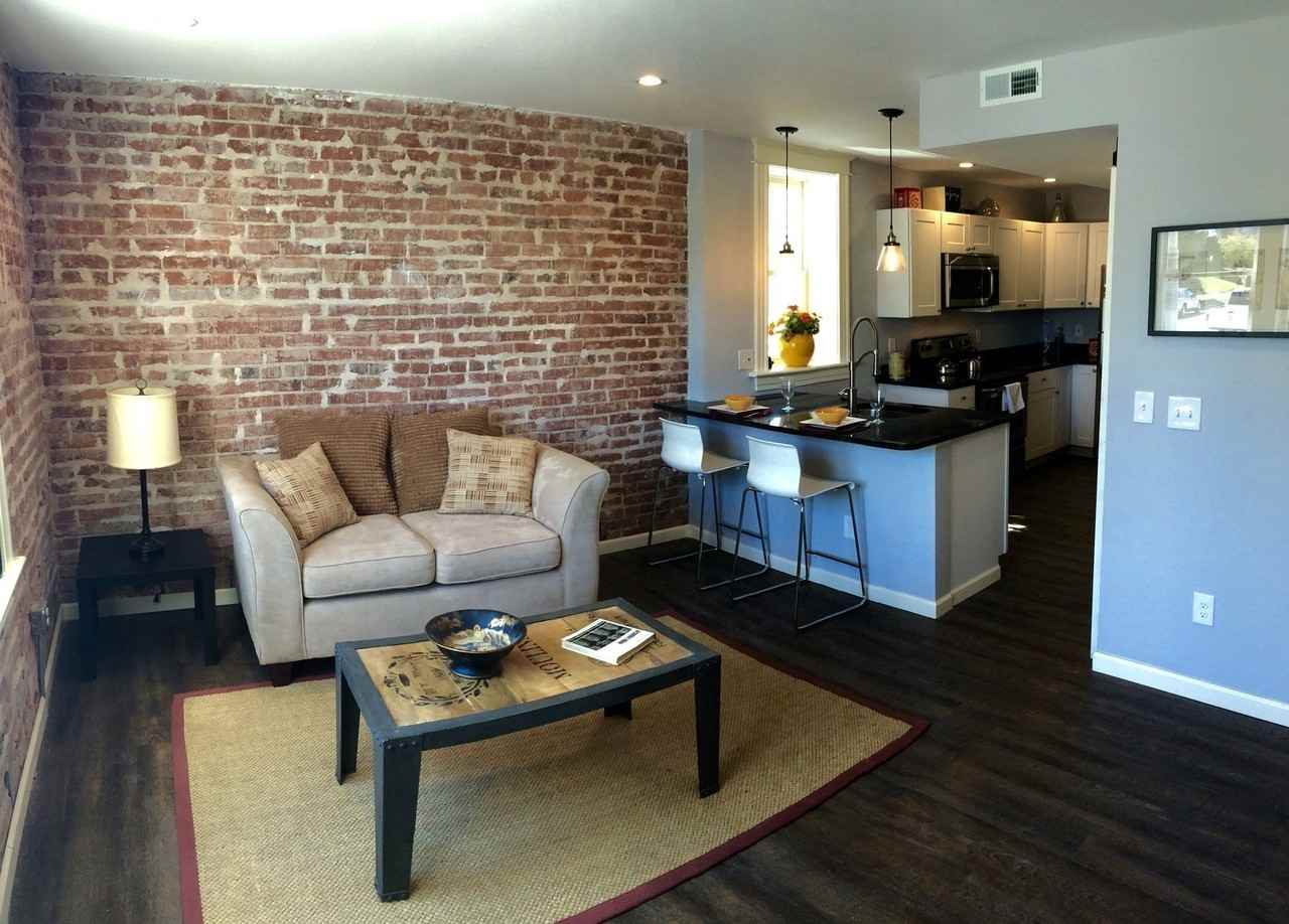 1115-23 S Newstead - Photo 2 of 23