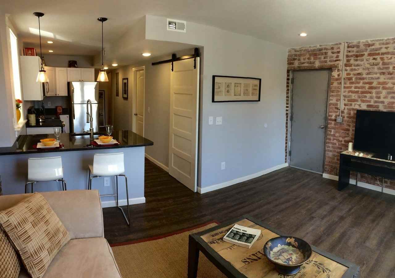 1115-23 S Newstead - Photo 3 of 23