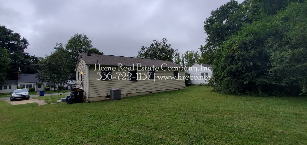 2835 Quincy Drive - Photo 2 of 9